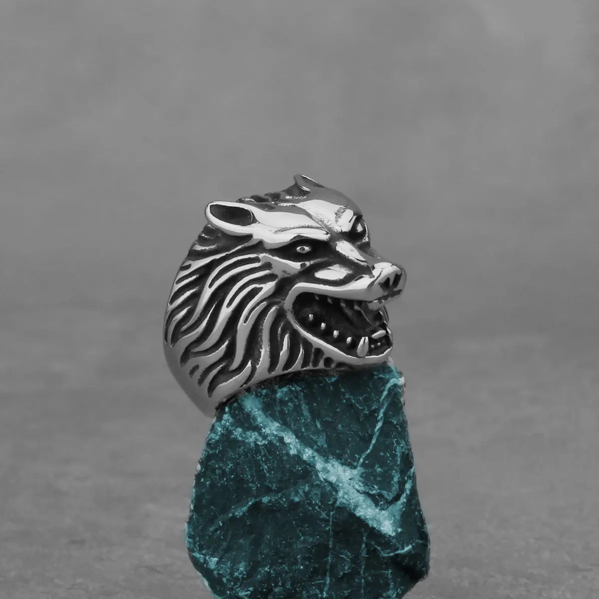 Domineering Wolf Ring