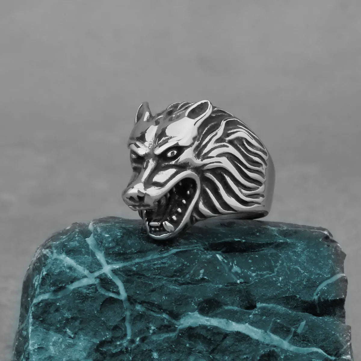 Domineering Wolf Ring