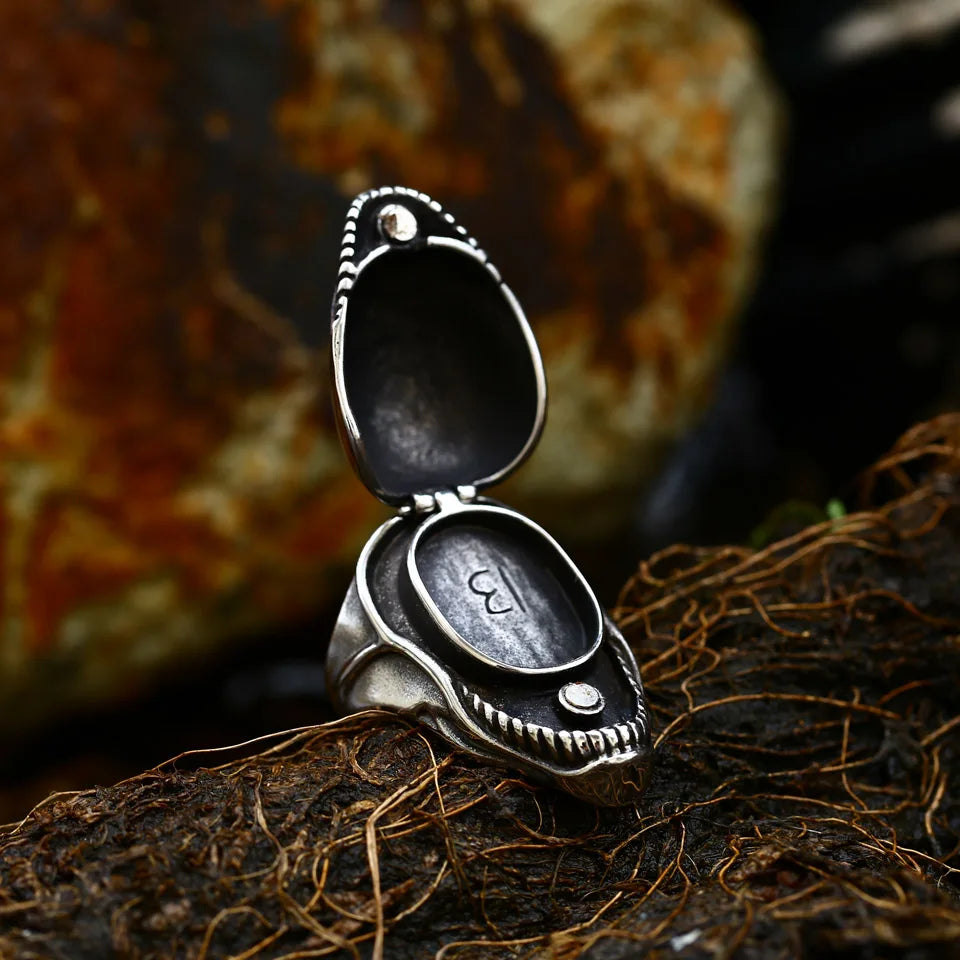 Steel Soldier Alien Skull Ring