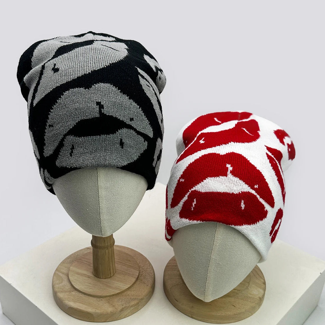 Y2K Lippy Lips Jacquard Graphic Beanie
