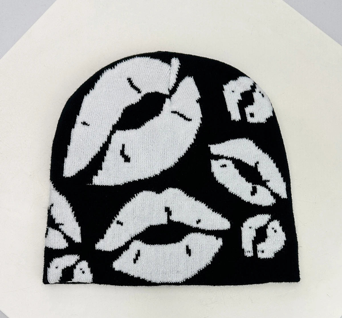 Y2K Lippy Lips Jacquard Graphic Beanie