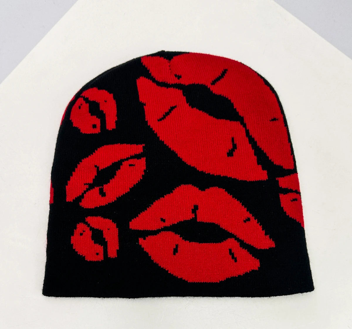 Y2K Lippy Lips Jacquard Graphic Beanie