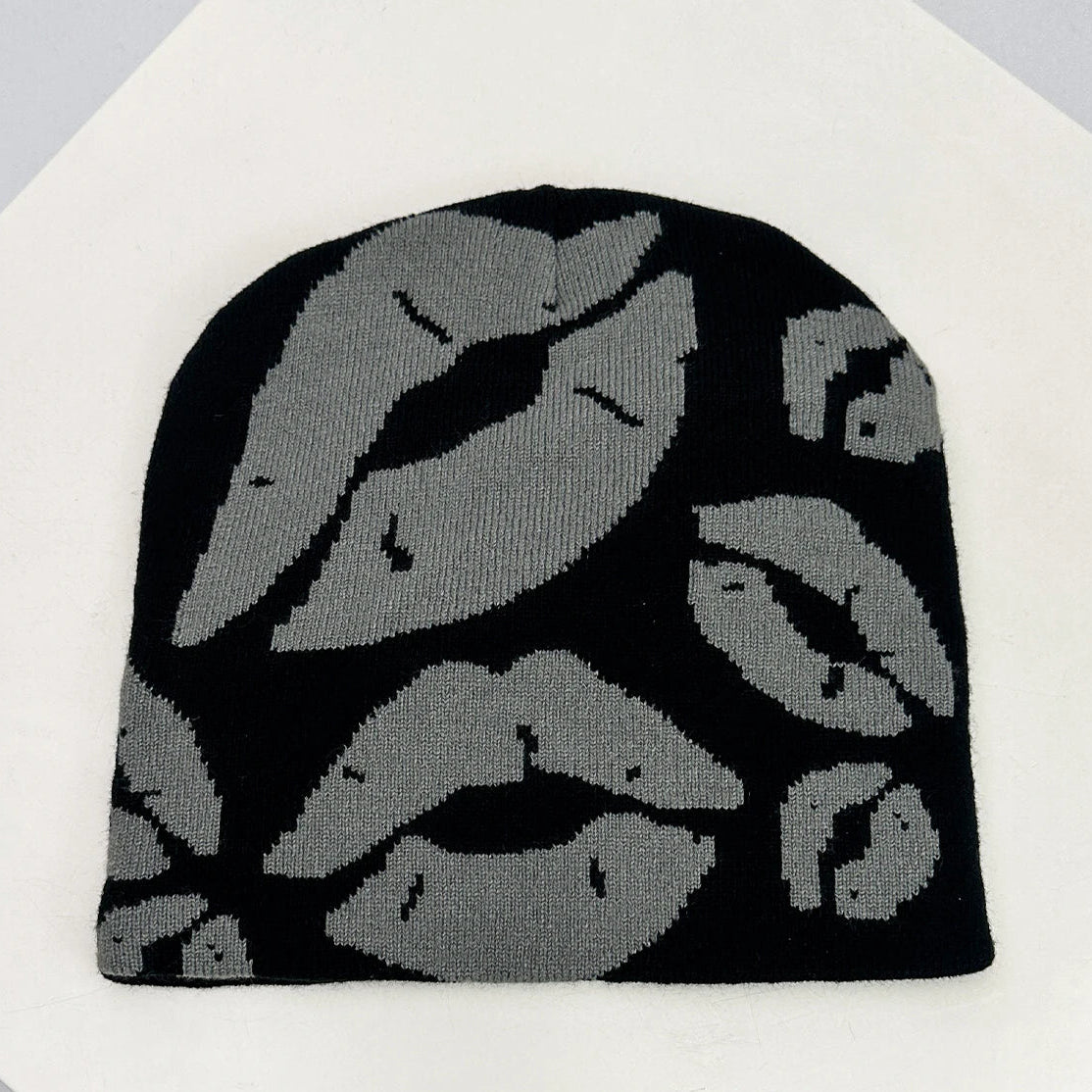 Y2K Lippy Lips Jacquard Graphic Beanie