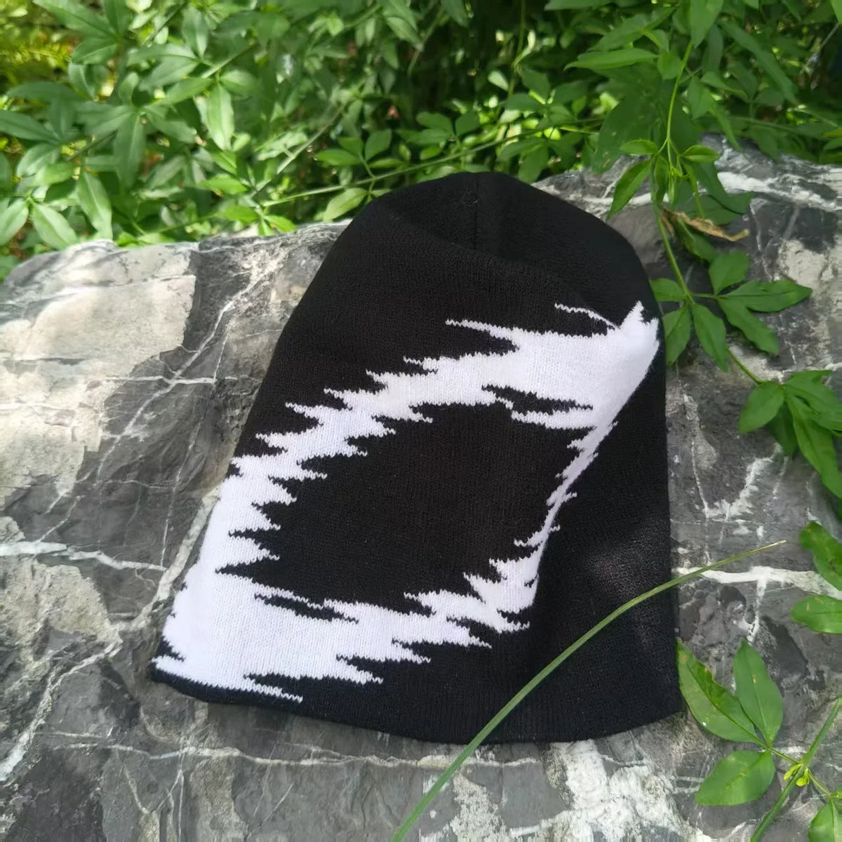 Y2K Stutter Step O Jacquard Graphic Beanie