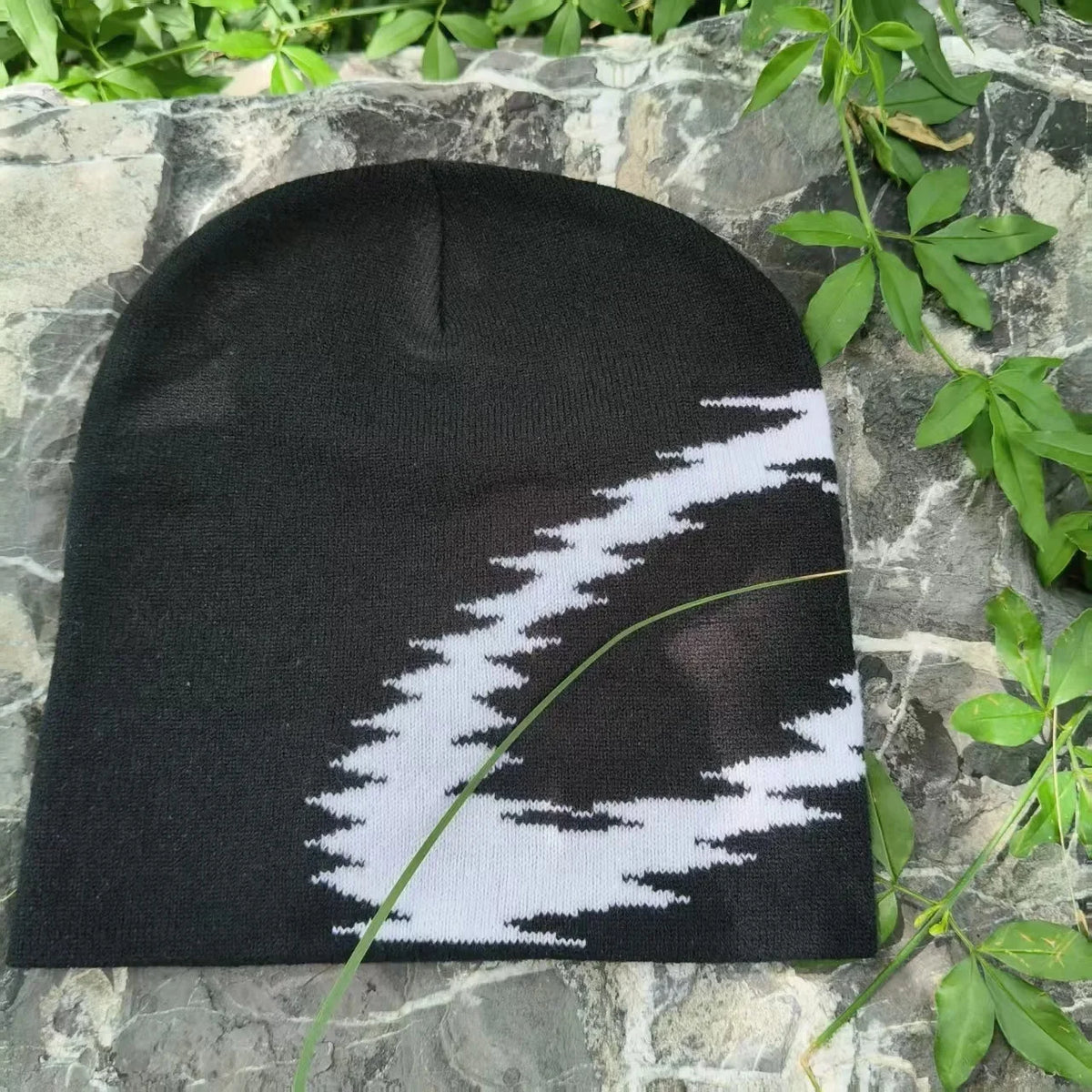 Y2K Stutter Step O Jacquard Graphic Beanie